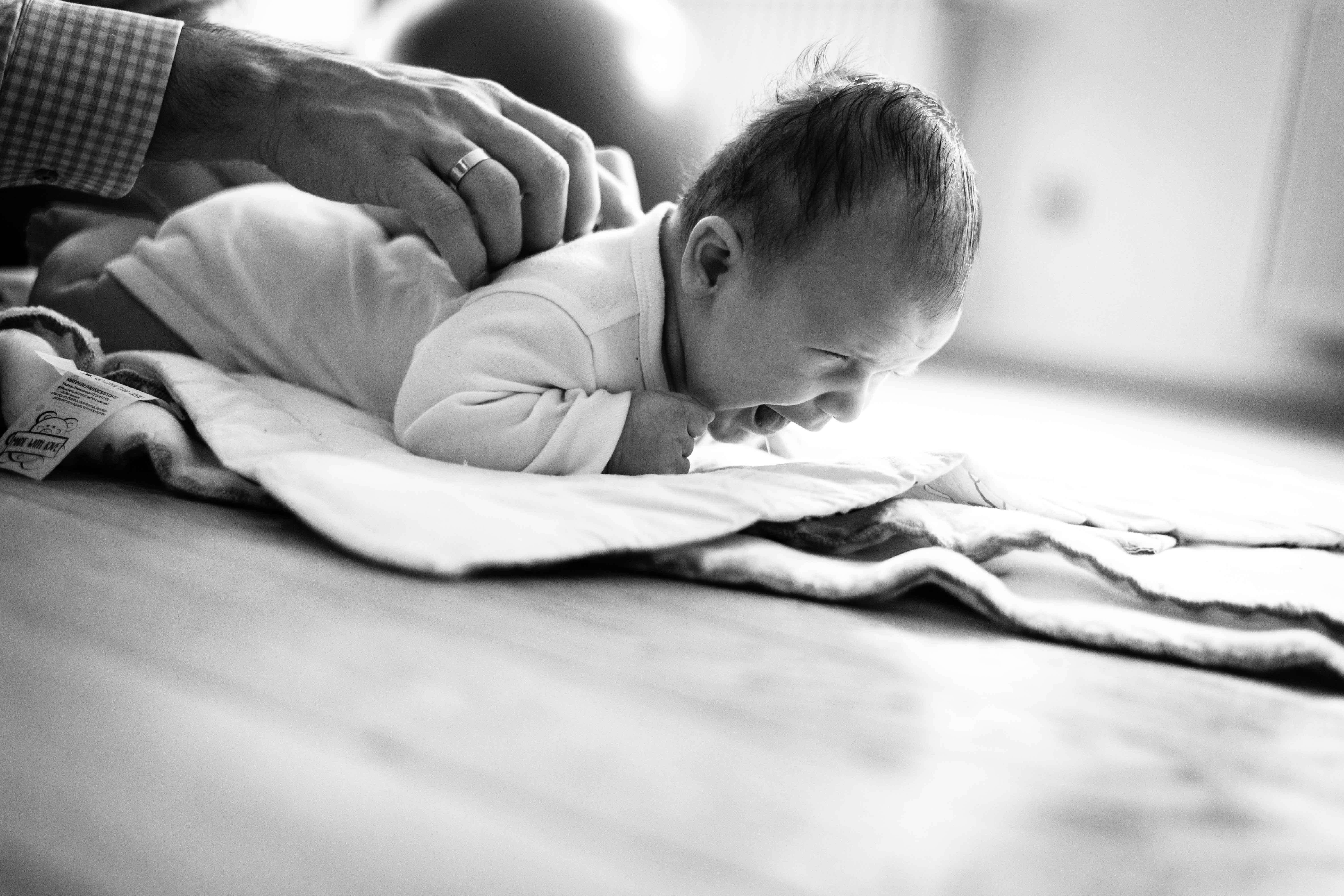 sesja-rodzinna-dzieck-newborn-wroclaw-okonasznurku (24)